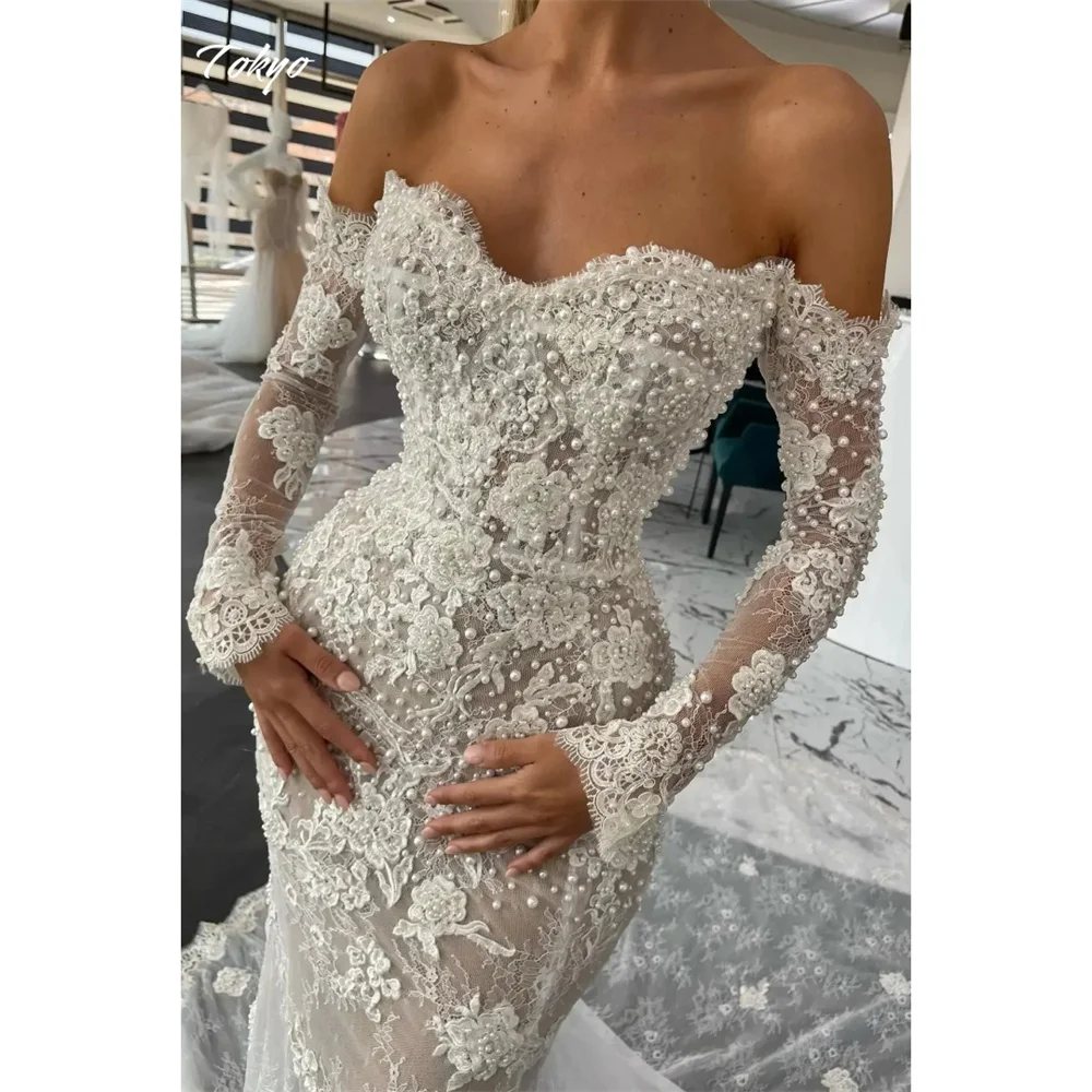 Tokyo Maßgeschneidertes weißes Meerjungfrau-Hochzeitskleid, schulterfrei, langärmelig, mit Perlen verziert, elegantes Brautkleid, Hofschleppe-Hochzeitskleid