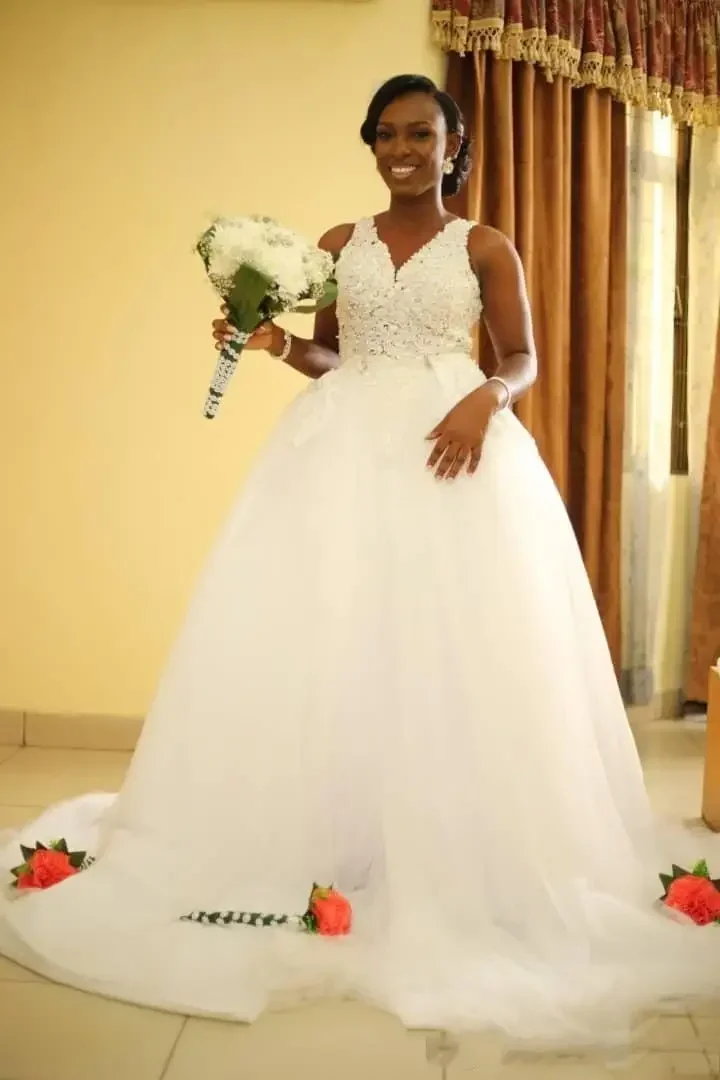 Customized Black Girl  Wedding Dress Lace Appliques Beaded Sleeveless Detachable Train Puffy Plus Size Formal Bridal Gowns