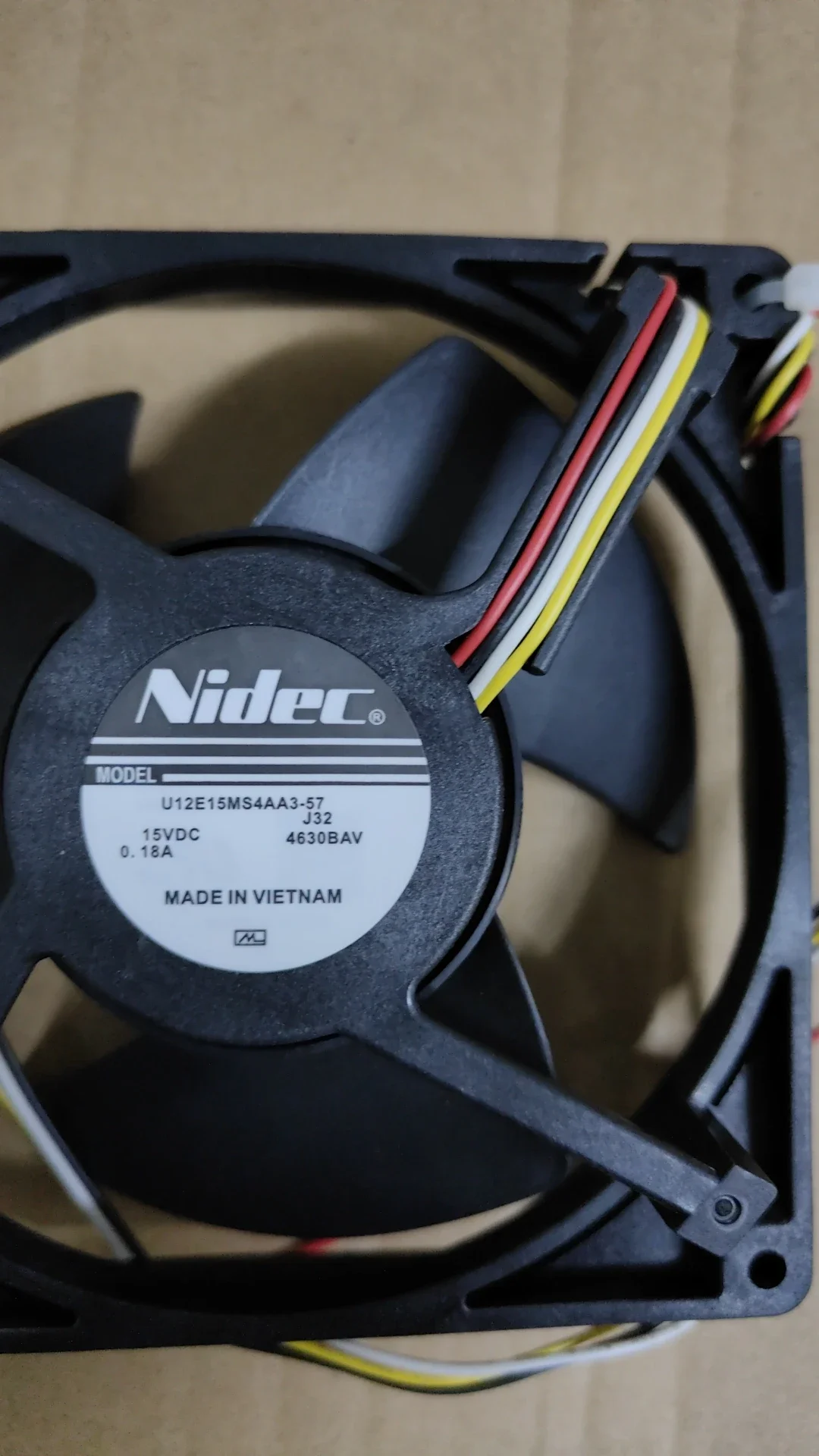 

Suitable for refrigerator cooling fan NIDEC U12E15MS4AA3-57 15V 0.18A 12CM 4-wire with plug