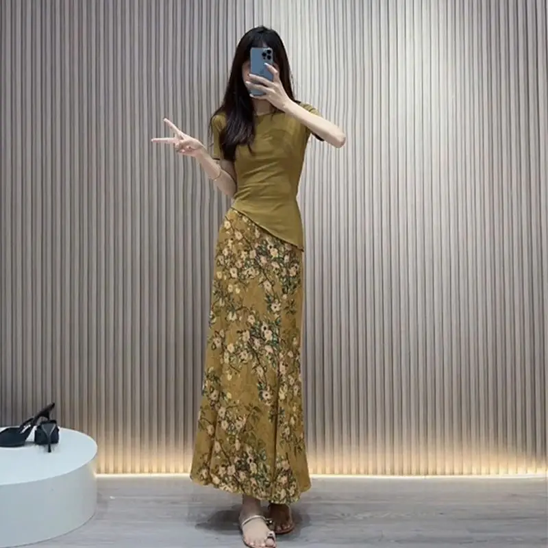 Fashion Set Skirt Women's Summer 2024 Fashionable Versatile Slim Fit Short Top Slimming Fishtail Half Skirt Two Piece Set