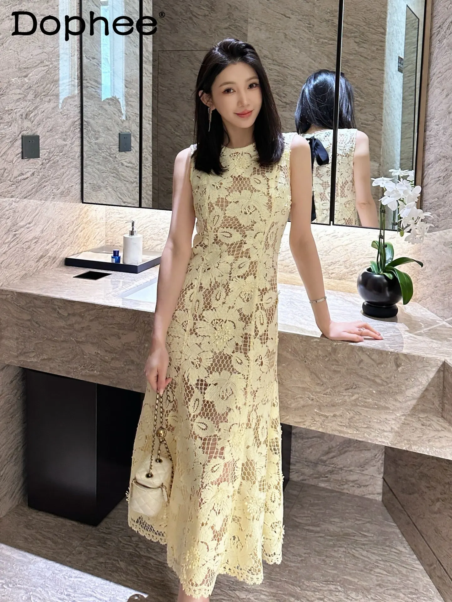 

French Romantic Seaside Resort Style Lace Sleeveless Dress 2026 Summer New Elegant Sweet Crew Neck Women's Long Dress