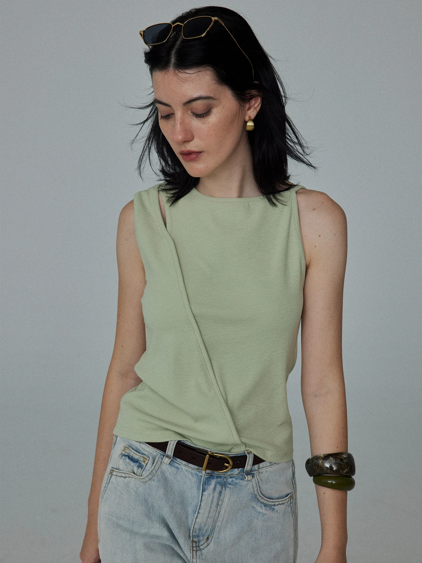 

Moofeel Knitted Asymmetric Fit Green Top Sleeveless T-Shirt Women's French Style Cotton Rayon Spandex Straight Cut Summer 2025