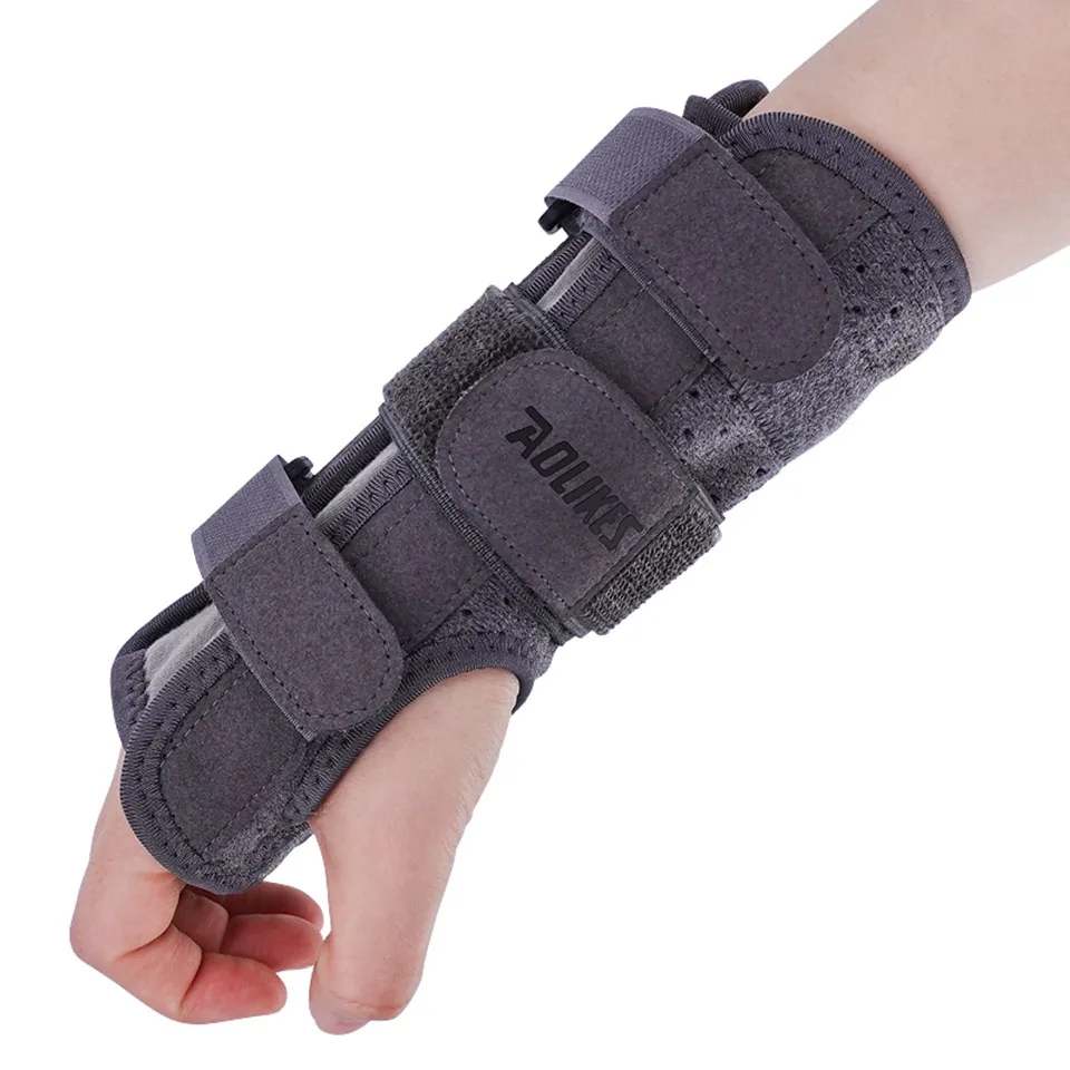 AOLIKES 1PCS Carpal Tunnel Wrist Brace Support with 3 Straps and Metal Splint Stabilizer - Helps Relieve Tendinitis Arthritis