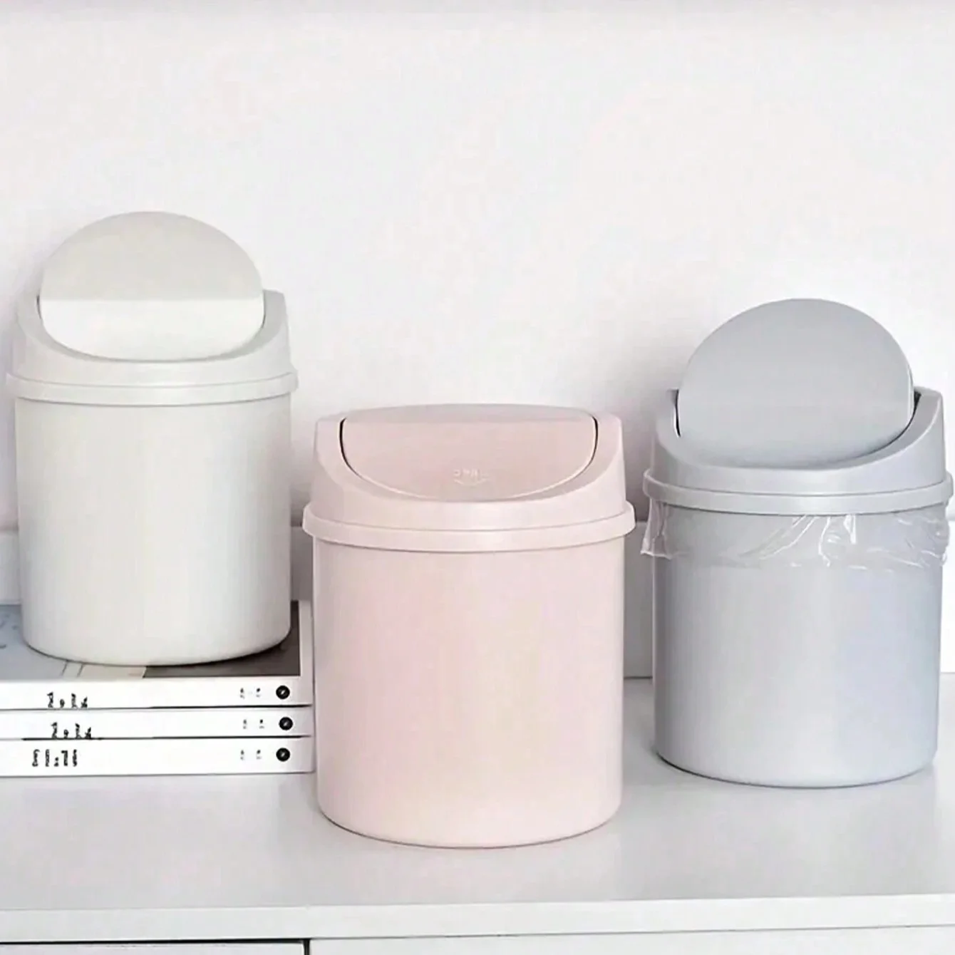 Mini Trash Can With Lid, Small Desktop Garbage Can, Plastic Desk Waste Basket, Rotating Lid Design To Prevent Odor Leakage, For Storing Fruit Peels And Paper Scraps, Keeping Desk Tidy, Suitable For Ba