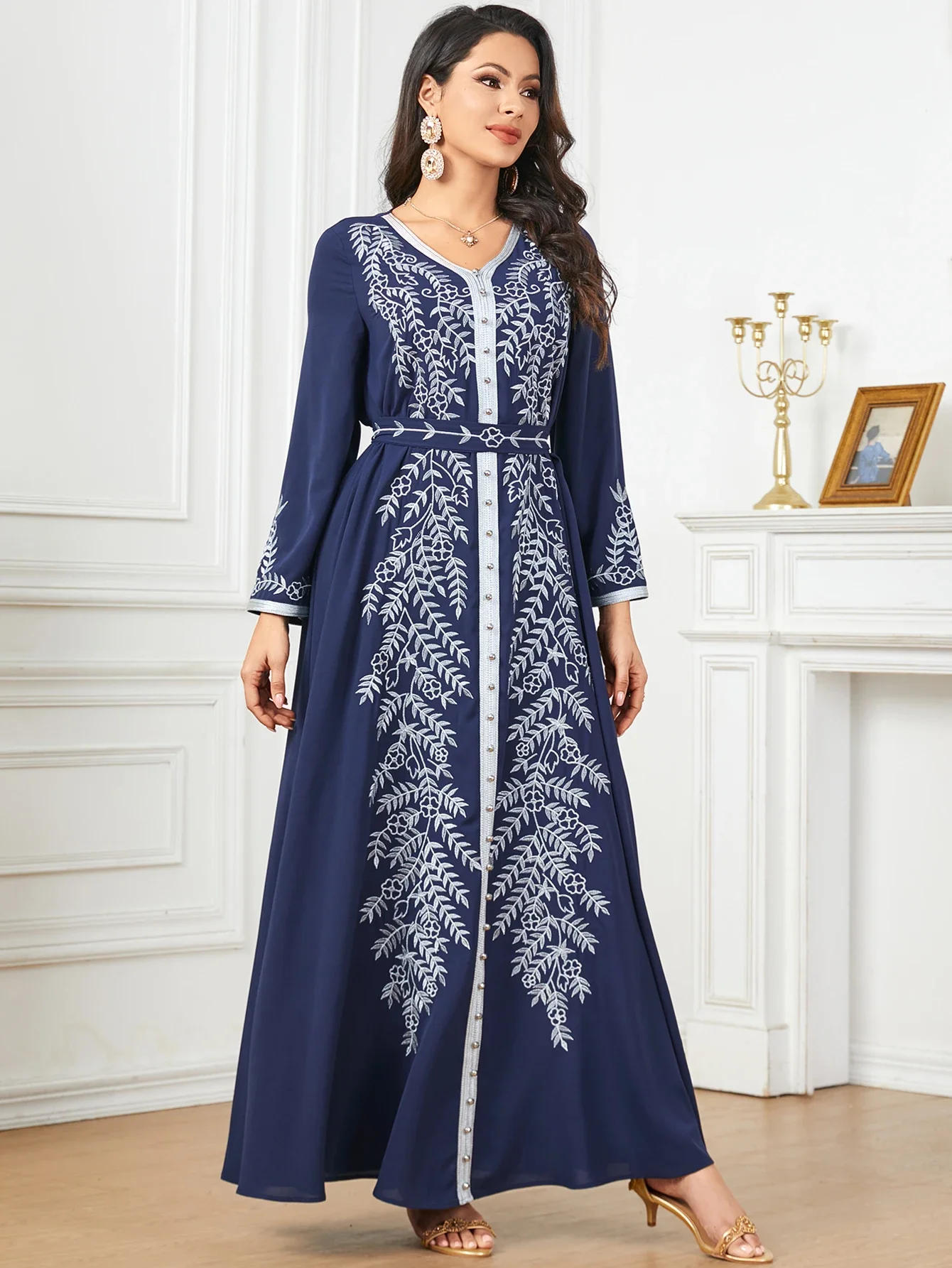 Eid Embroiery Dress for Women Muslim V Neck Lace-up Button Jalabiya Abaya Ramadan Long Dresses Robe Caftan Vestidos Largos 2024