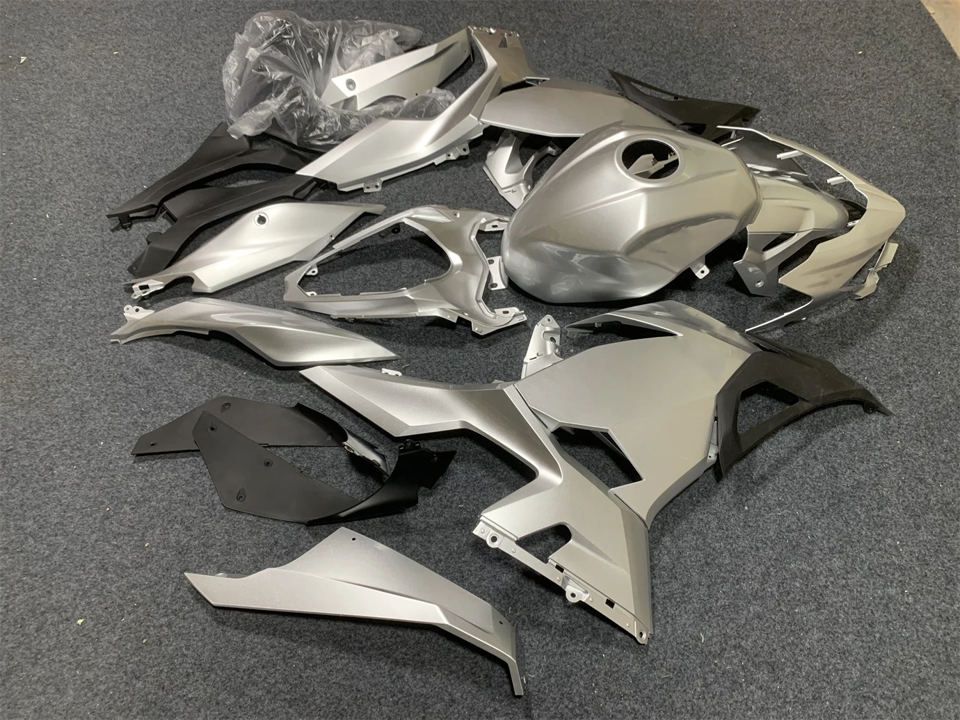 Motorcycle Full Body Fairing Suitable for Kawasaki Ninja 400 18-22 Years EX400 2018 2019 2020 2021 2022 Fairing Silver