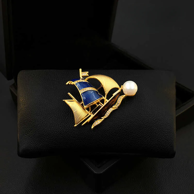 Smooth and Beautiful Boat Brooch Women's Retro Sail Design Sense Niche Suit Neckline Accessories Corsage Jewelry Lucky Gift 5602