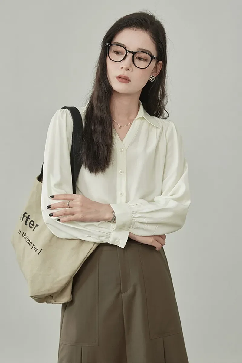 Camisa de cor sólida feminina primavera e verão design casual pulôver solto com decote em v top de manga comprida