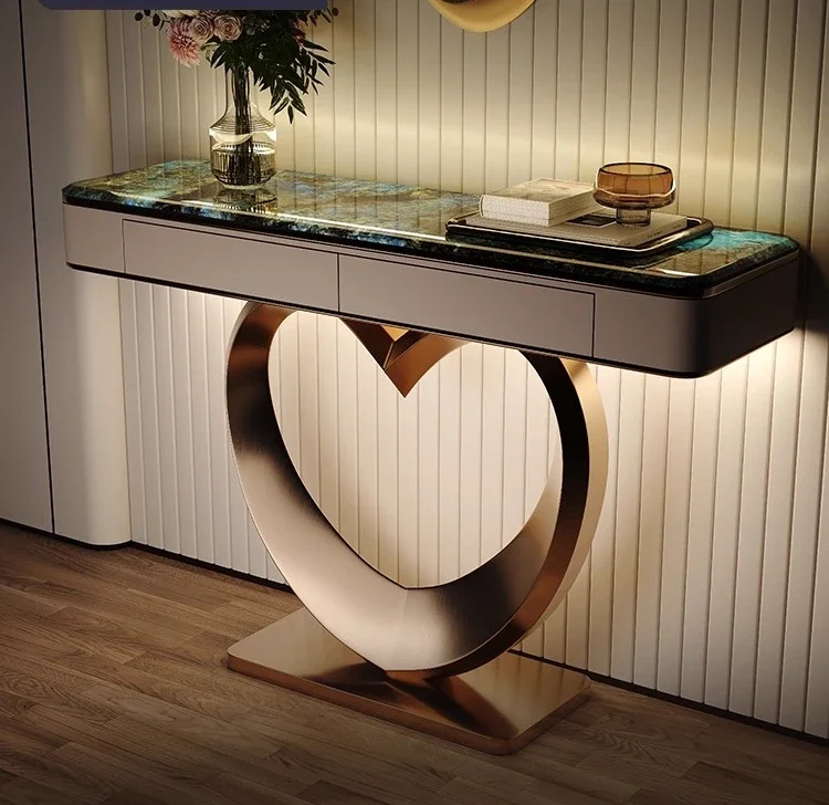 

Легкая роскошь: входная платформа из натурального мрамора в современном минималистичном стиле