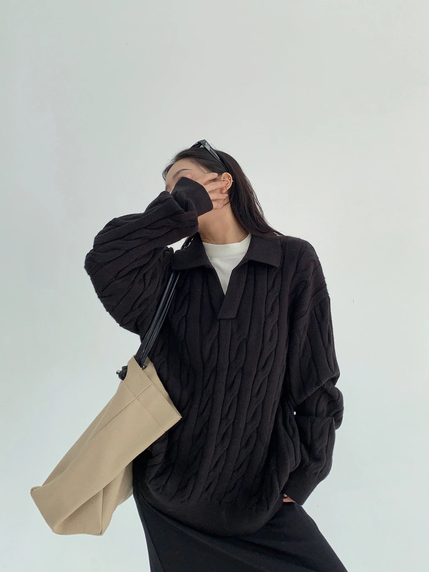 

Женский вязаный свитер-обманка с эффектом двухслойности, свободный крой, с воротником, для зимы, для отдыха, с длинными рукавами