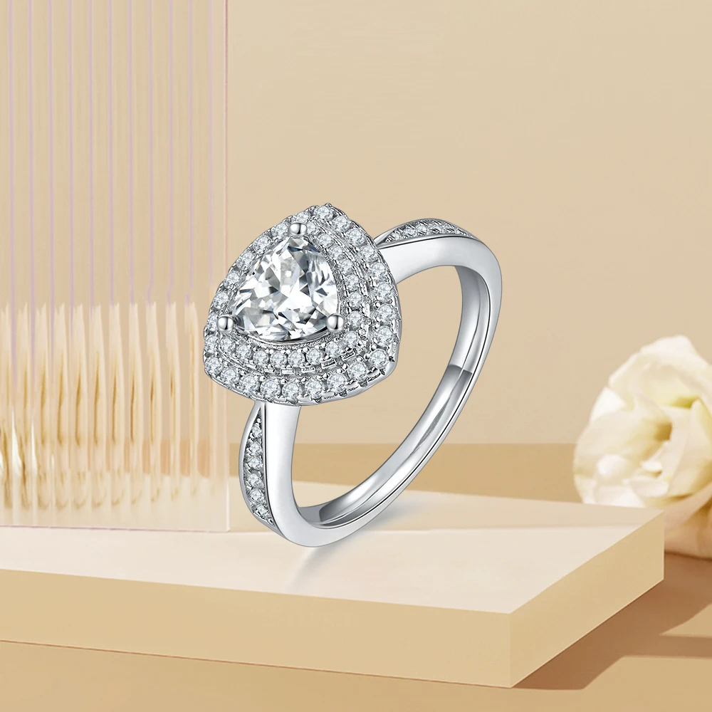 

1 Carat Triangle S925 Silver Zircon Ring For Women Luxurious Personality Sparkling Wedding Ring For Banquet Jewelry
