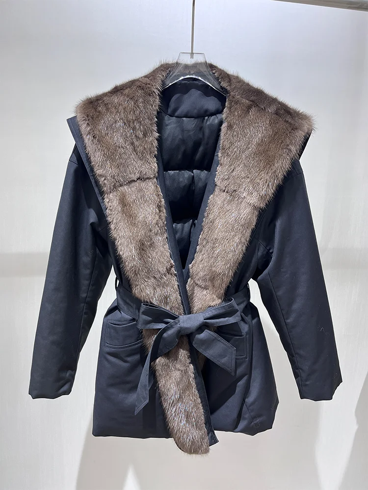 2025 الشتاء النساء أوزة أسفل معاطف الطبيعية الحقيقية Muskrat فرو المنك طوق سترة سترة أبلى الفاخرة سترة منفوخة