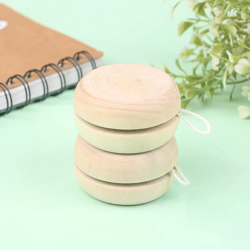 لعبة يويو خشبية ملونة صغيرة مستديرة لتقوم بها بنفسك كرة يويو للأطفال مصنوعة يدويًا ألعاب سجل يدوية للأطفال ألعاب يو يو إبداعية هدية للأطفال