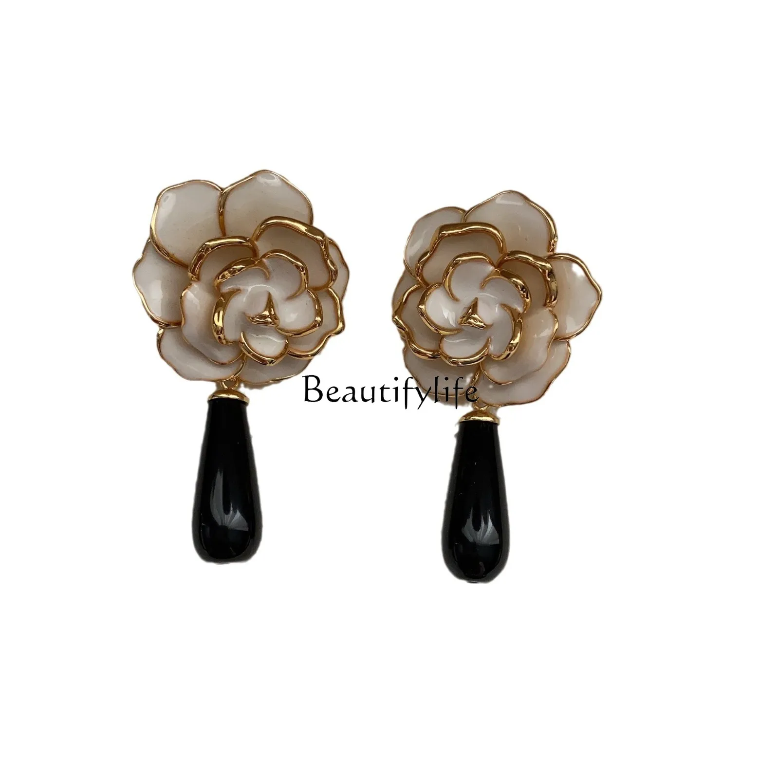 

Elegant temperament fashionable dripping camellia earrings French versatile retro high-end earrings