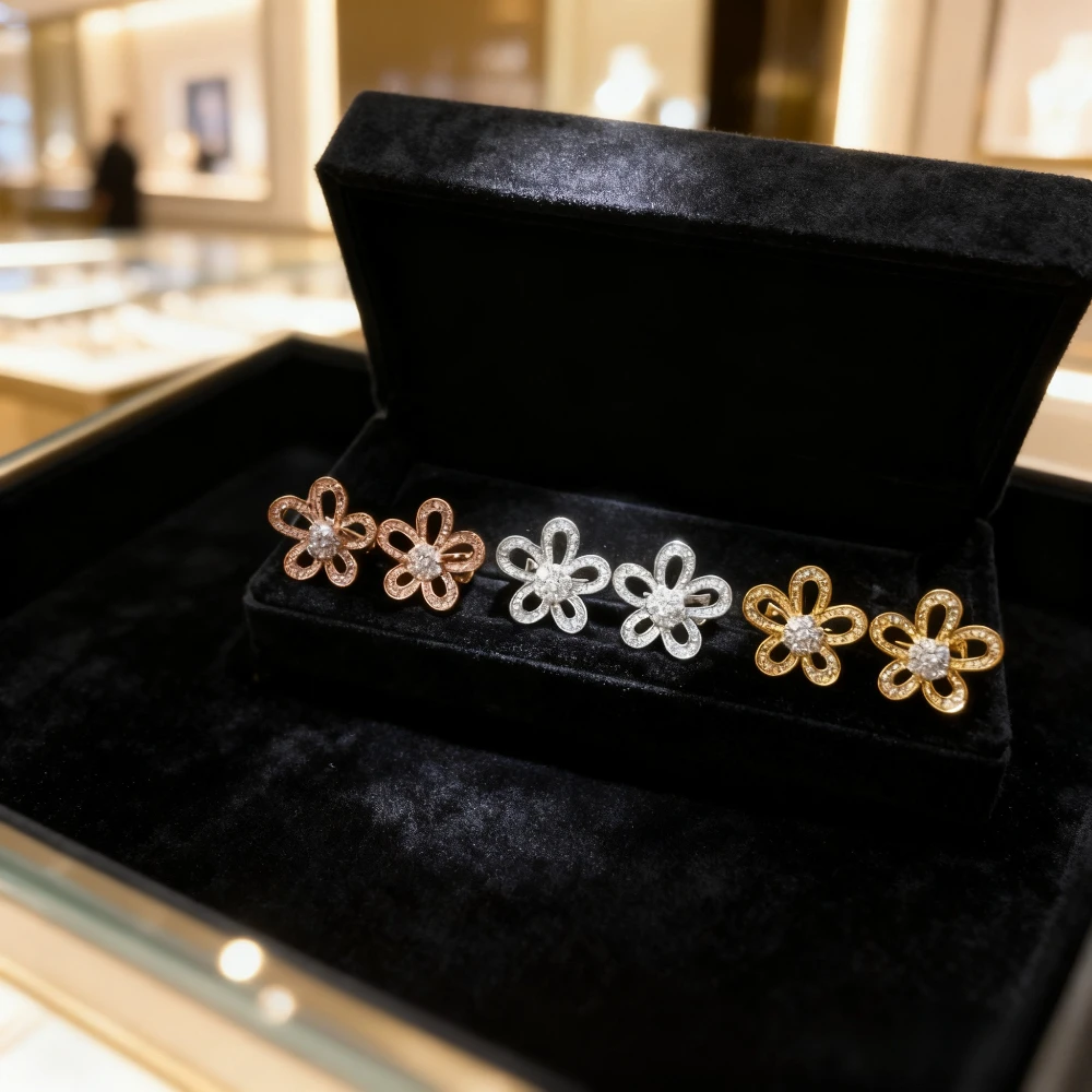 

2025 Новые элегантные аксессуары Новые белые серьги-гвоздики с подсолнухом и цветком