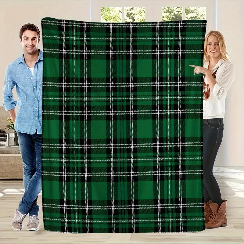 

Вязаное одеяло в зеленую клетку — всесезонный плед из мягкого полиэстера