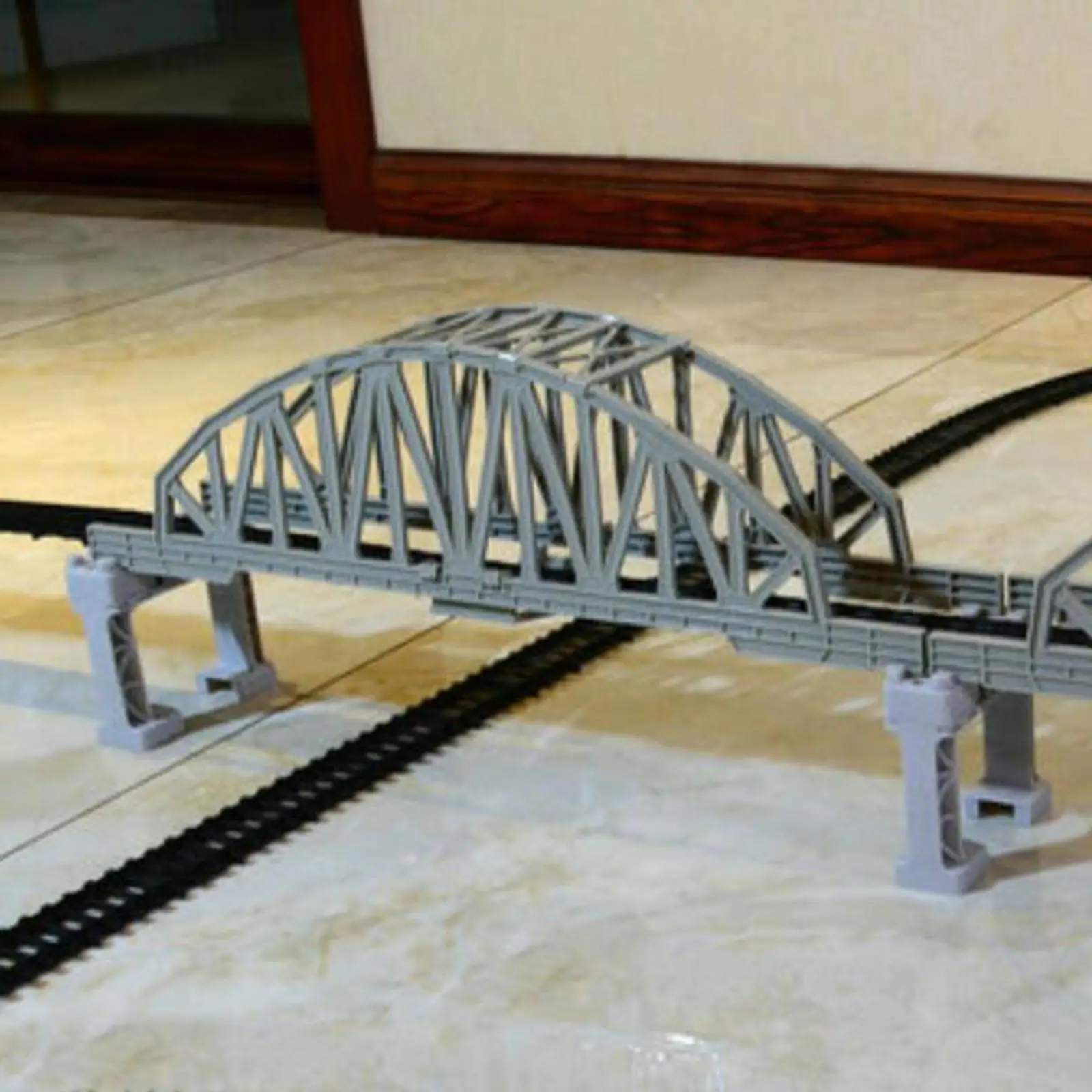 نموذج العارضة، الجسر، قطار التجميع الكهربائي، ألعاب شبكة Viaduct السوداء المزدوجة DIY للأطفال الصغار والأطفال
