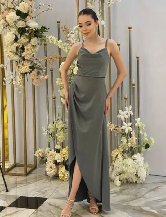 Alta qualità personalizzata scollo a V senza schienale grigio lunghezza del pavimento bretelle sottili senza maniche festa di nozze cinghia posteriore forcella alta da donna