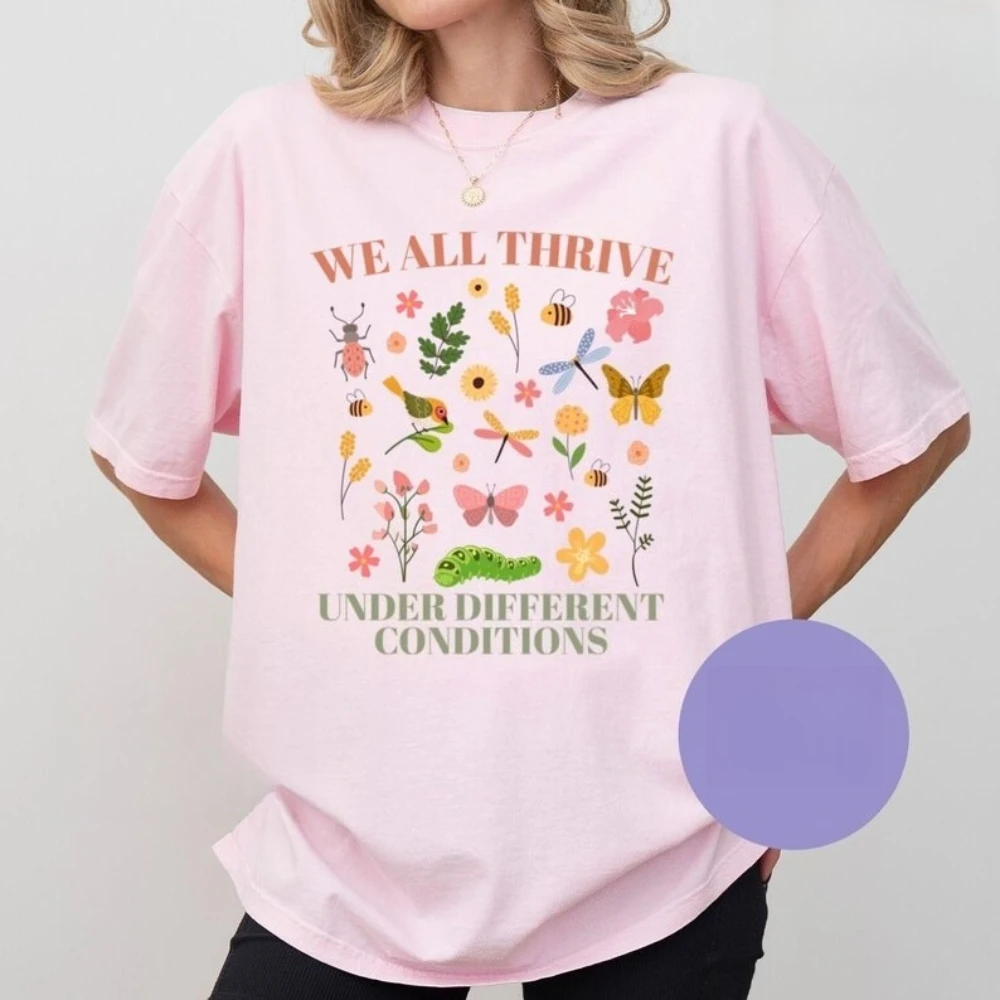 قميص We All Thrive تحت حالة مختلفة، تي شيرت خاص للمعلمين والنساء، تي شيرت للتنوع العصبي، هدايا الصحة العقلية، تي شيرت #3