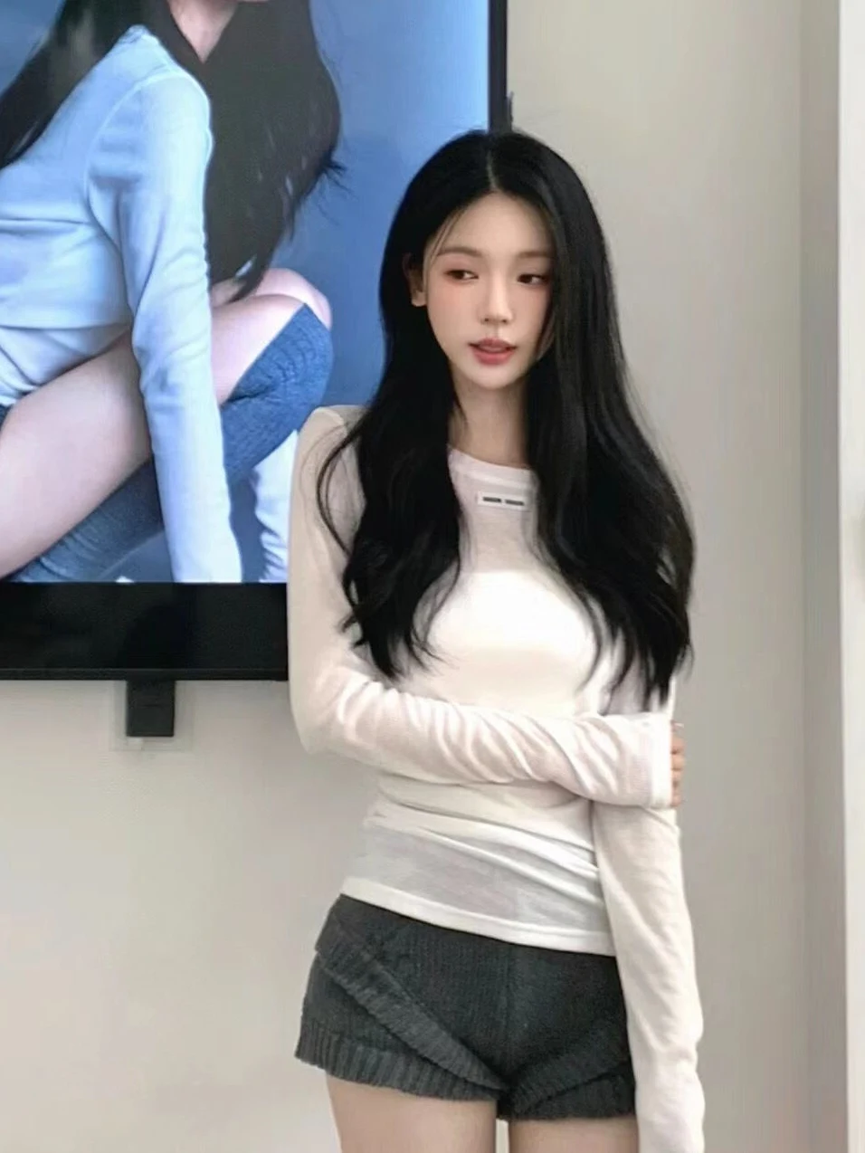 Dopasowana dzianinowa koszulka letnia damska z długim rękawem, okrągły dekolt, wyszczuplający krój w talii, elegancka ochrona przeciwsłoneczna, narzutka na klimatyzację, swobodny top.