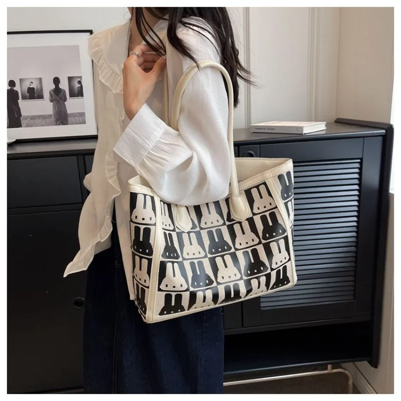 

2025 New Japanese and Korean Style Popular Women's Niche Fashion with A Large Capacity Commuter Single Shoulder Canvas Tote Bag