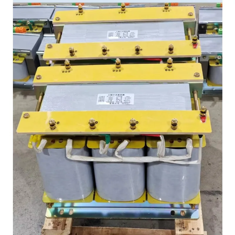 نوع جاف ثلاث مراحل 120 فولت 220 فولت إلى 240 فولت 380 فولت 440 فولت 45 كيلو فولت أمبير محول طاقة تنحى 10kva 10kw 20kw 3 محول مراحل 415 فولت