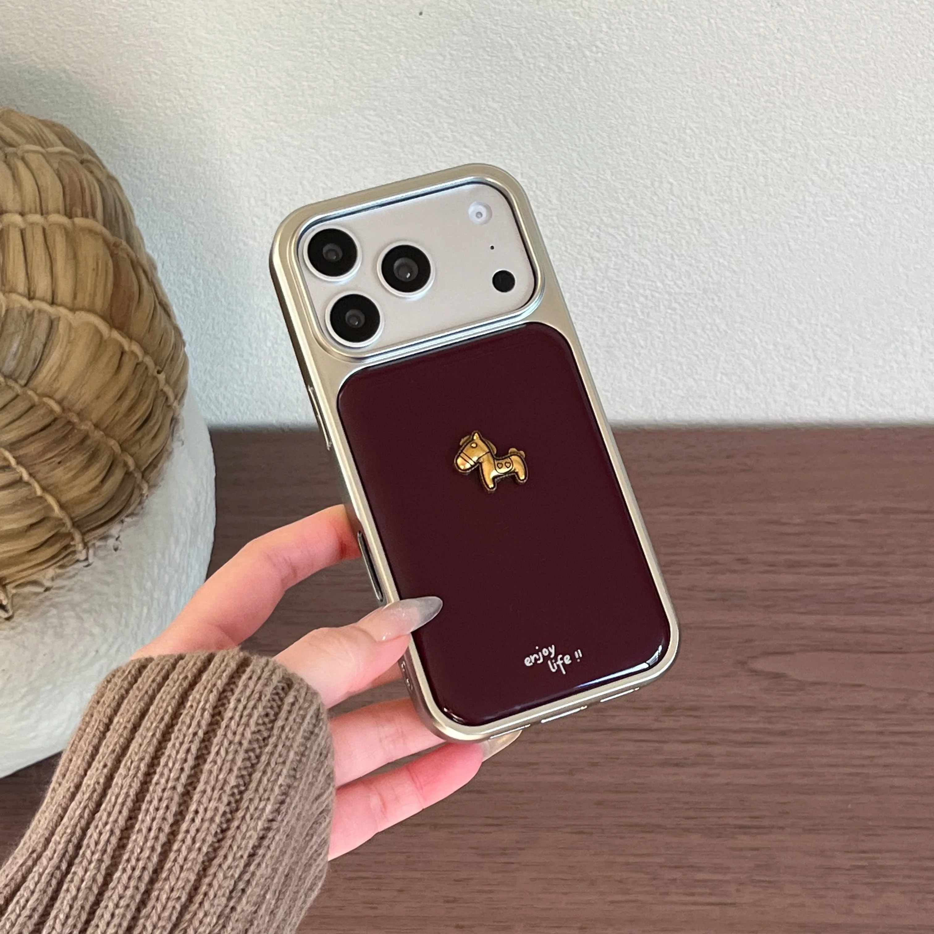 Elegant Burgundy Sleek Glossy Design 3D Gold Pony Charm Phone Case for iPhone 18 17 16 15 14 11 12 13 Pro Max Plus Back Cover