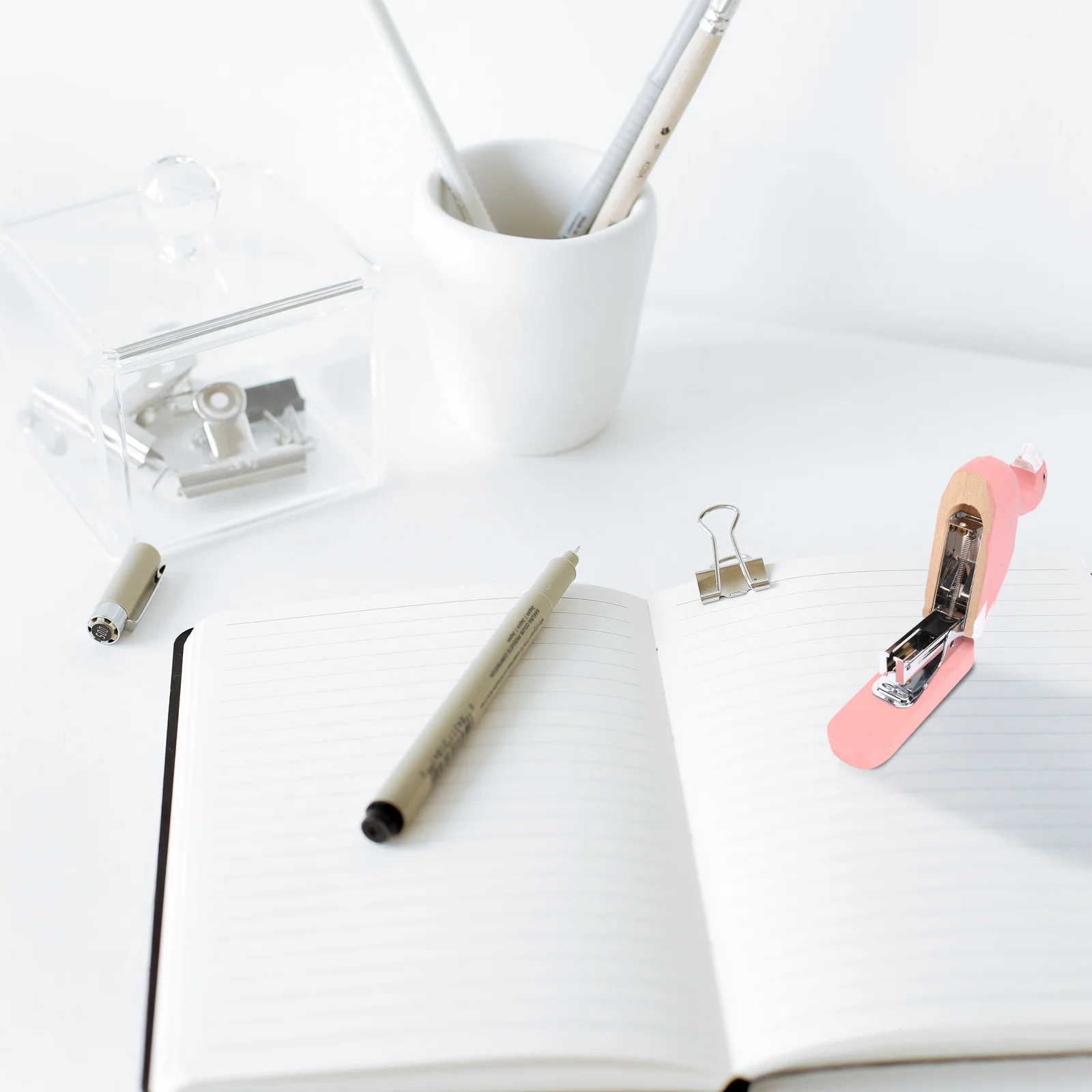 

Creative Flamingo Shape Portable Wooden Stapler Manual Mini Stapling Machine for School Office Supplies Student Stationery
