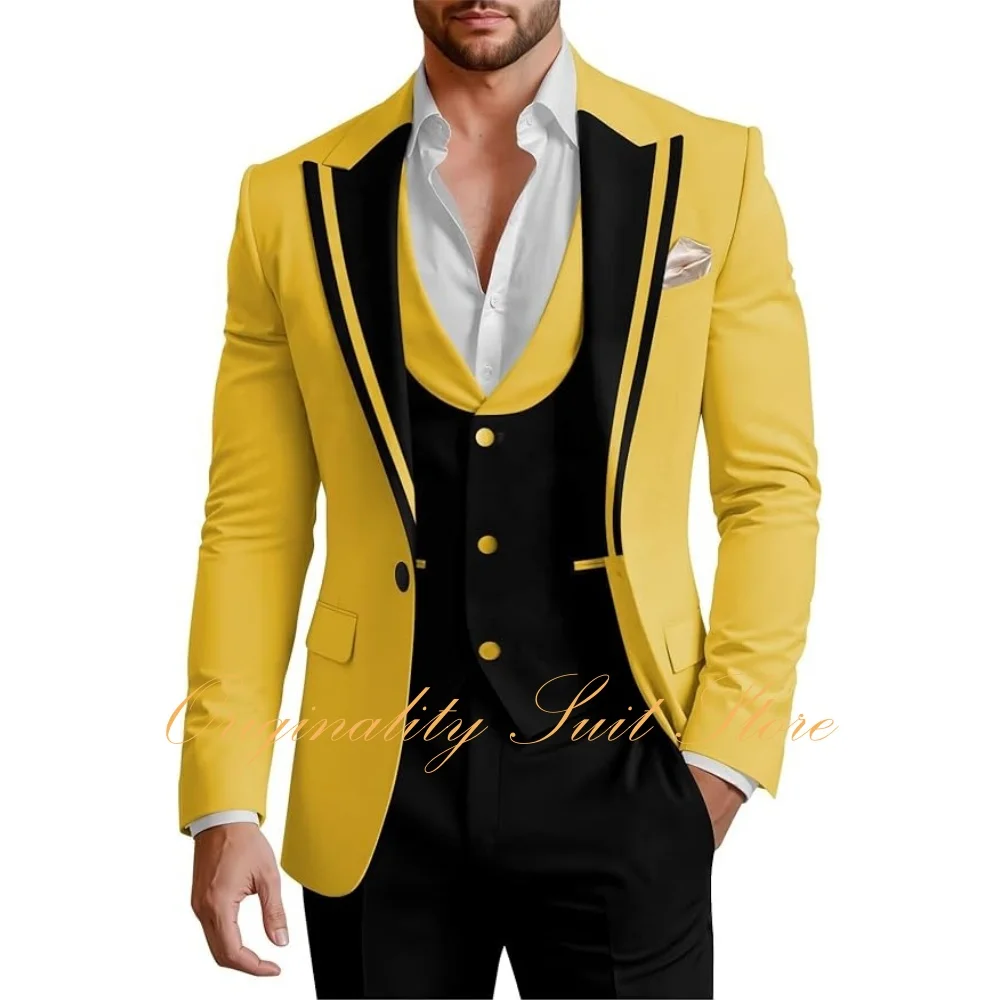 

Мужской черный смокинг-тройка: приталенный крой, для свадьбы, выпускного вечера, торжественных мероприятий. В комплекте: пиджак, жилет, брюки.