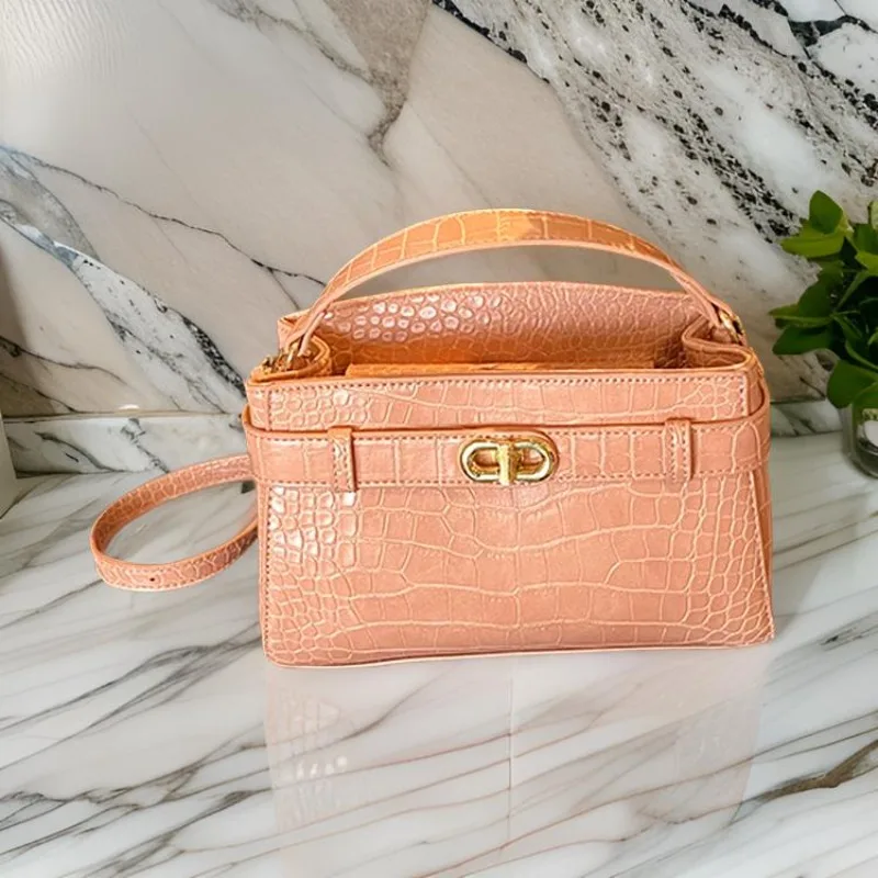 

Stylish Minimalist Leather Crossbody Bag For Women Vintage Designer Tote Large Capacity Commuter Luxury Textured Handbag