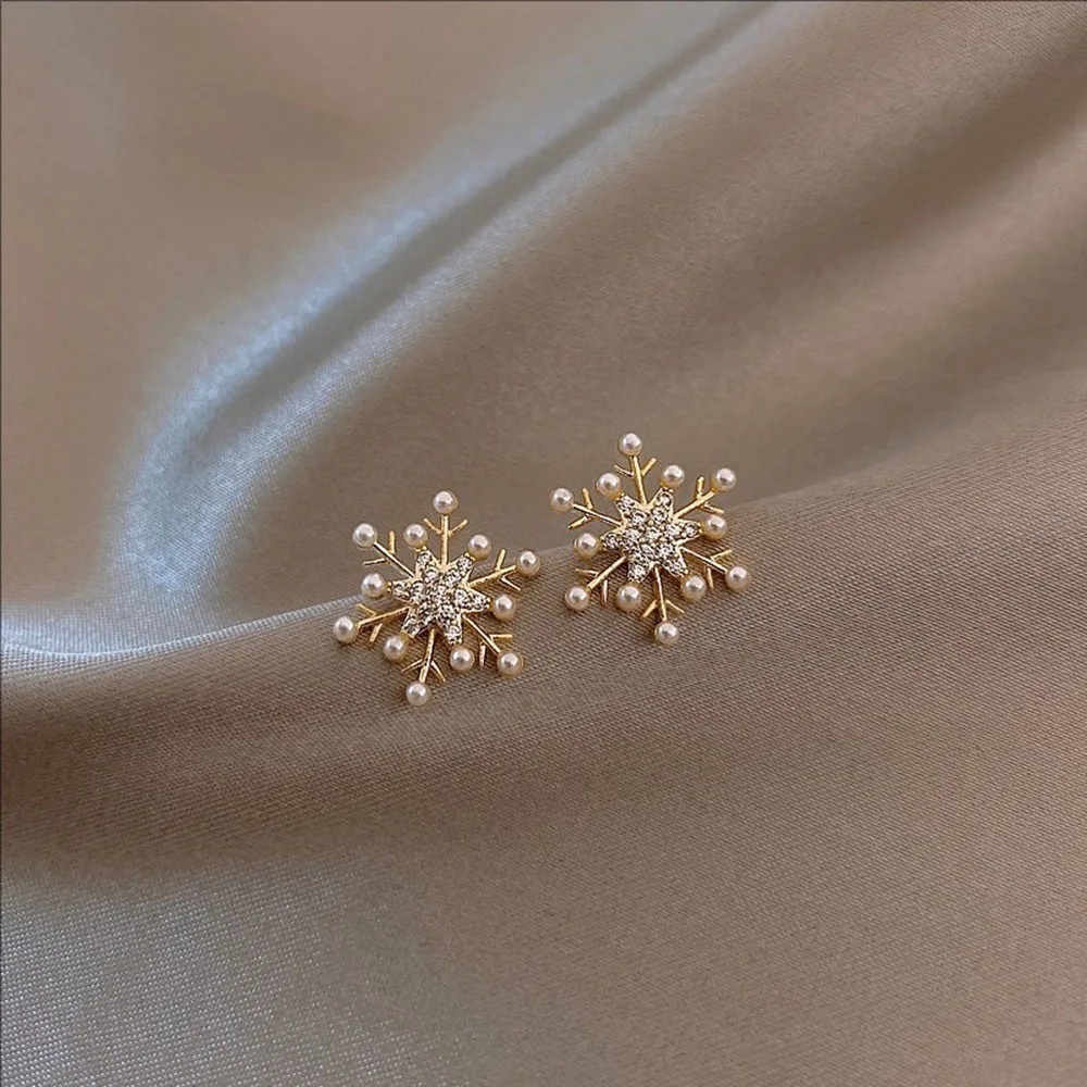 

New Golden Electroplated Silvery Needle Zircon Snowflake Pearl Sarrings Elegant High-end Light luxury Jewelry For Women