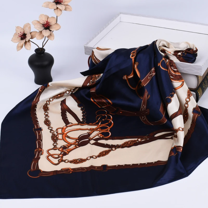 

New Chain Square Scarf in Autumn 90X90 Hand Rolled Silk Scarf Women Luxury 2024 Designer Silk Scarf New Arrivals Uv Mask