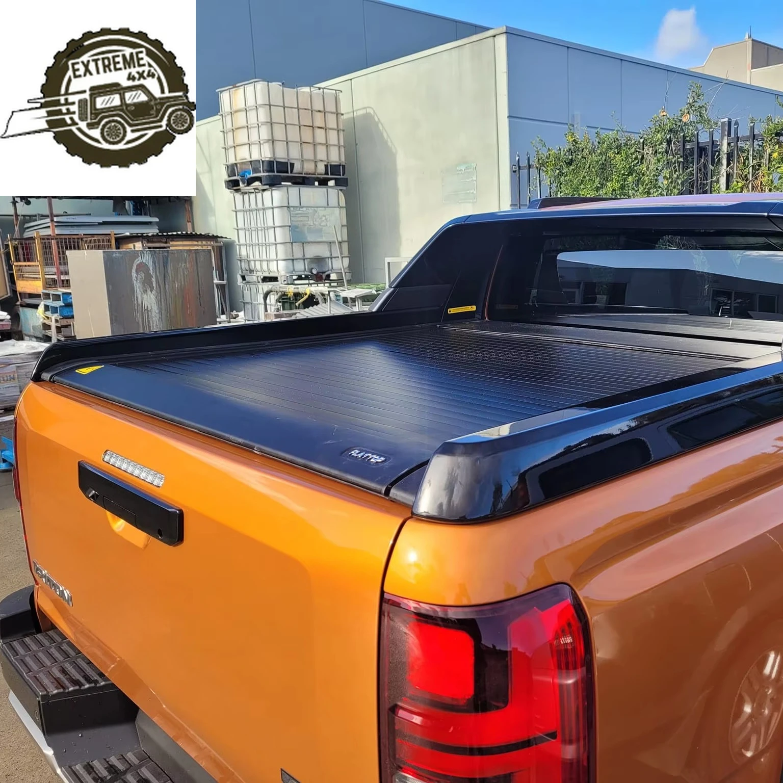 

High Quality Lockable Aluminum Tonneau Cover Roller Shutter for Hilux with Led Pickup Roller Shutter Cover for Mitsubishi Triton