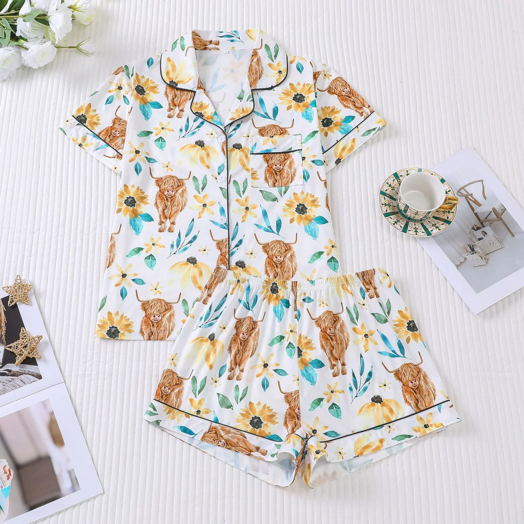 

Scottish Highland Cattle Print Pajamas Set Lapel Short Sleeves and Shorts Loungewear Home Wear Set for Women Christmas Gifts