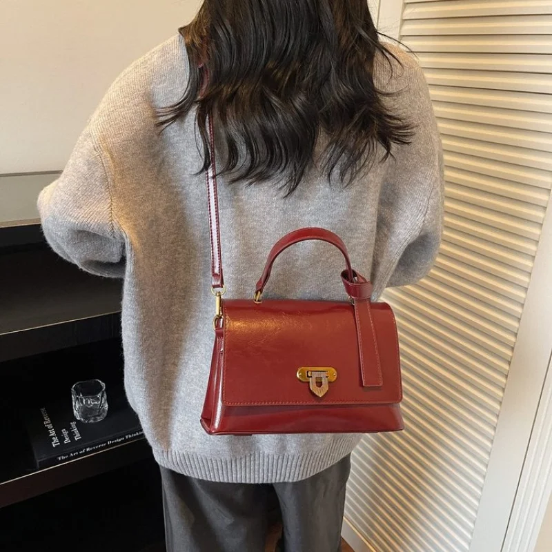 

Women's Crossbody-Bag Made Of Cowhide Leather Boasting Belgium Casual Vintage Lightweight Soft Daily Look