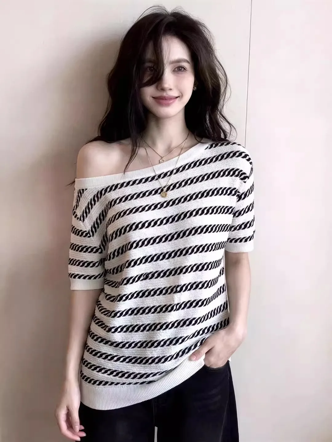 Elegant Diagonal Shoulder Stripe Knitwear Short Sleeve Slimming Beautiful Fashionable Women's Top French Style Loose Fit
