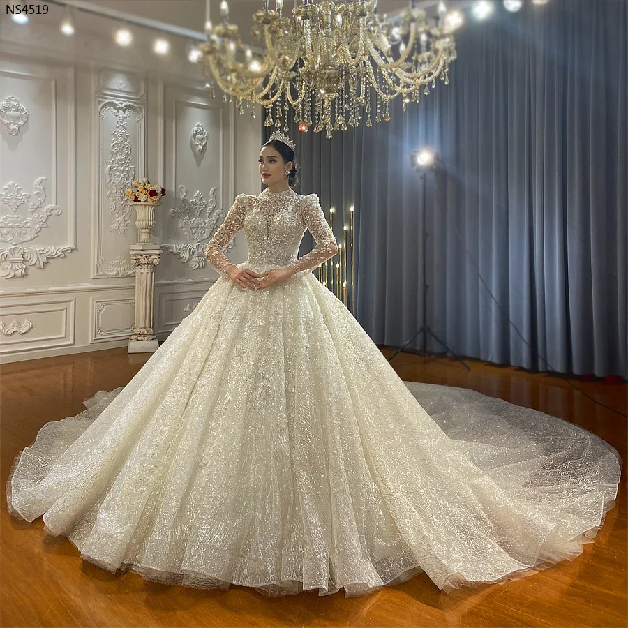 Maßgeschneidertes neues Design Luxus-Hochzeitskleid mit langen Ärmeln von Amanda Novias Official