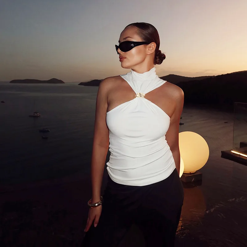 توب نسائي صيفي عالي الجودة بياقة عالية وأكمام قصيرة مع حلقة معدنية، تصميم أنيق وضيق بلون موحد #3