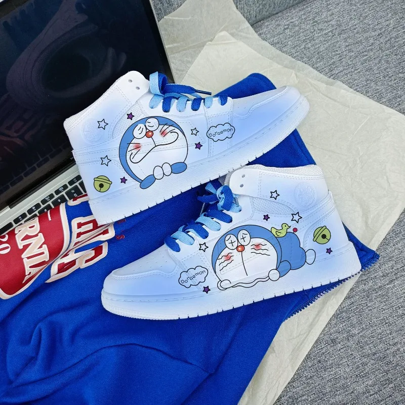 أحذية Doraemon Cartoon 2D المرسومة يدويًا منخفضة الارتفاع للربيع والخريف أحذية بيضاء عصرية جديدة قابلة للتنفس هدية عيد ميلاد بالجملة #1