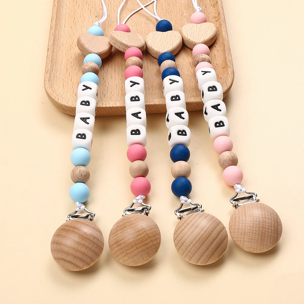 Moda Nome personalizzato Clip per ciuccio per bambini Manichino in legno Porta capezzoli Clip Catena Perline con lettere in silicone Giocattoli per