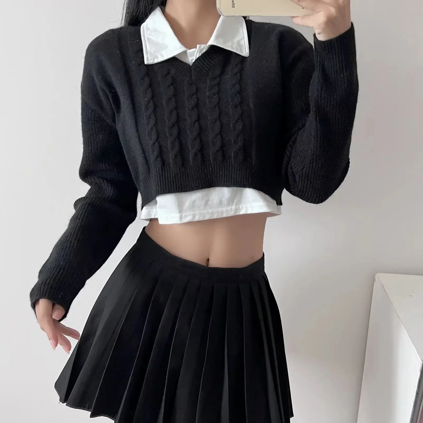 Women's Autumn Korean Fashion Short Pullover Sweater Loose V-neck Solid Color Navel Exposed Casual Long-sleeved Knit Top Y2k