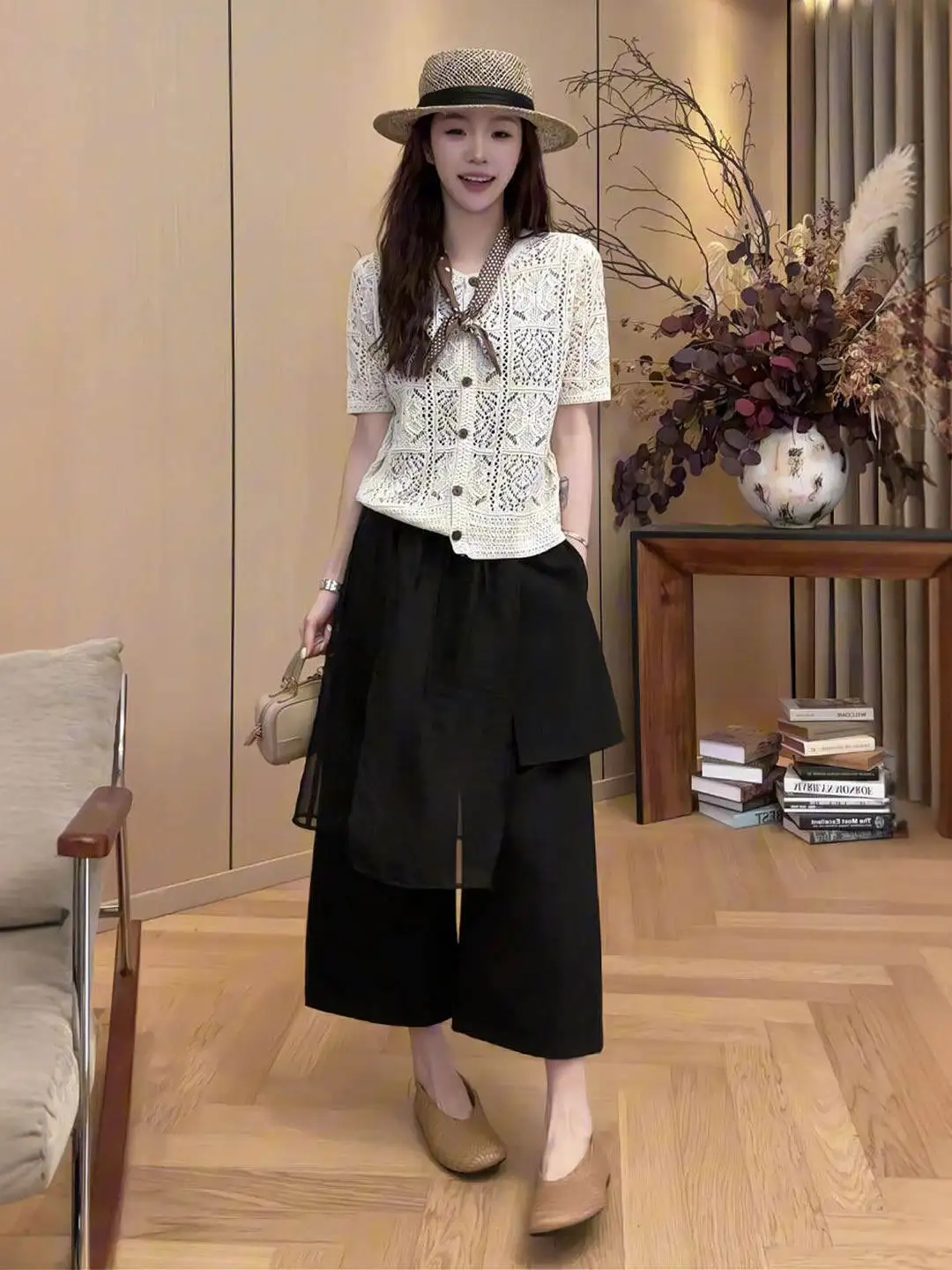 

Summer Casual Knitted Hollow out Short Sleeve Women's Set High Waist Loose Fit Pants round Neck Top And Shorts Fashionable Ag...