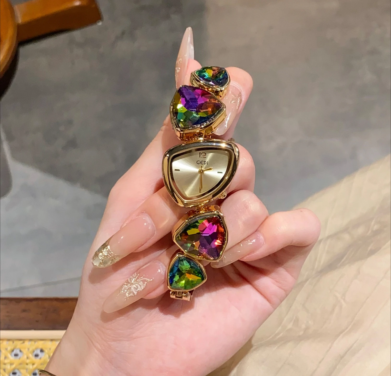 

GEDI Women's Quartz Watch Irregular Design Dial Watch Watch Fashion Colored High-Level Personalized Bracelet Clock Gift