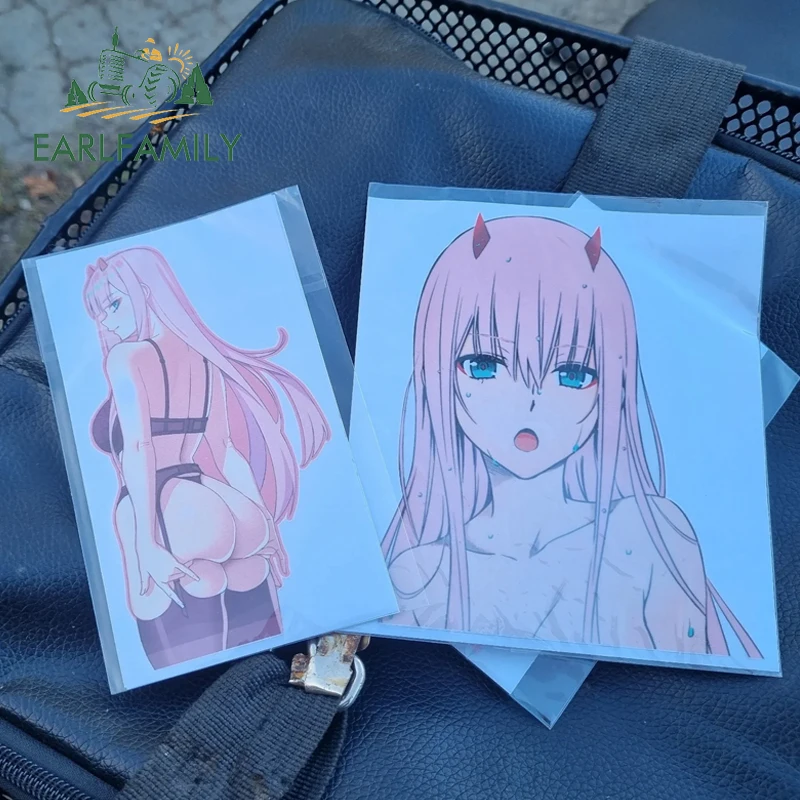 EARLFAMILY 13cm x 7,4 cm para Sexy Anime Zero Two pegatina de coche Hentai Ass NSFW Waifu calcomanía motocicleta divertido maletero accesorios de