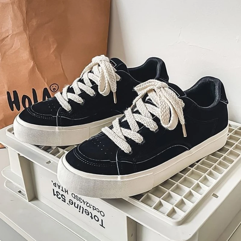 

Кроссовки Осень Зима Черные массивные повседневные туфли на шнуровке для мужчин Предложения Новые тенденции 2025 Размер 44, мужская обувь для отдыха из некожи