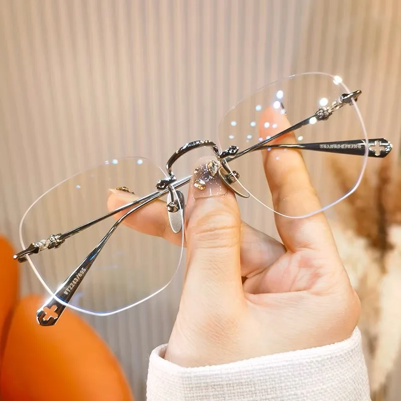0~ +4,0 Rahmenlose Anti-Blaulicht-Lesebrille Neutrale ultraleichte Presbyopie Großer Rahmen zeigt Jugendliche Metallrahmen – Detail 6
