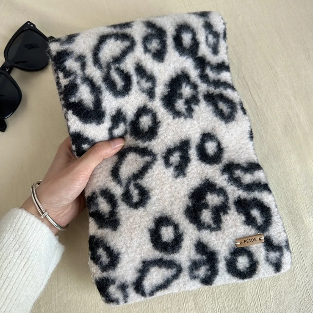 

Trendy Lightweight Leopard Print Scarf Korean Style Windproof Imitation Wool Scarf Warm Cashmere Blend Winter Shawl Unisex