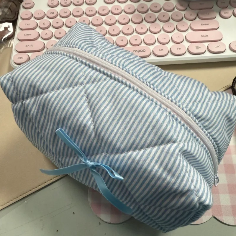 

1 Piece Creative Design Pink Color Makeup Bag for Girl Sweet Striped Bow Fashion Cosmetic Organizer Large Capacity Travel Bag