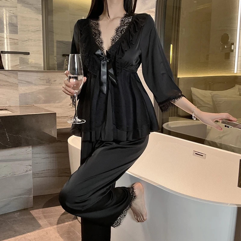 Women\'s lace lace satin home sleepwear set deep V sweet lace top pants two pieces of home clothes big size white black purple
