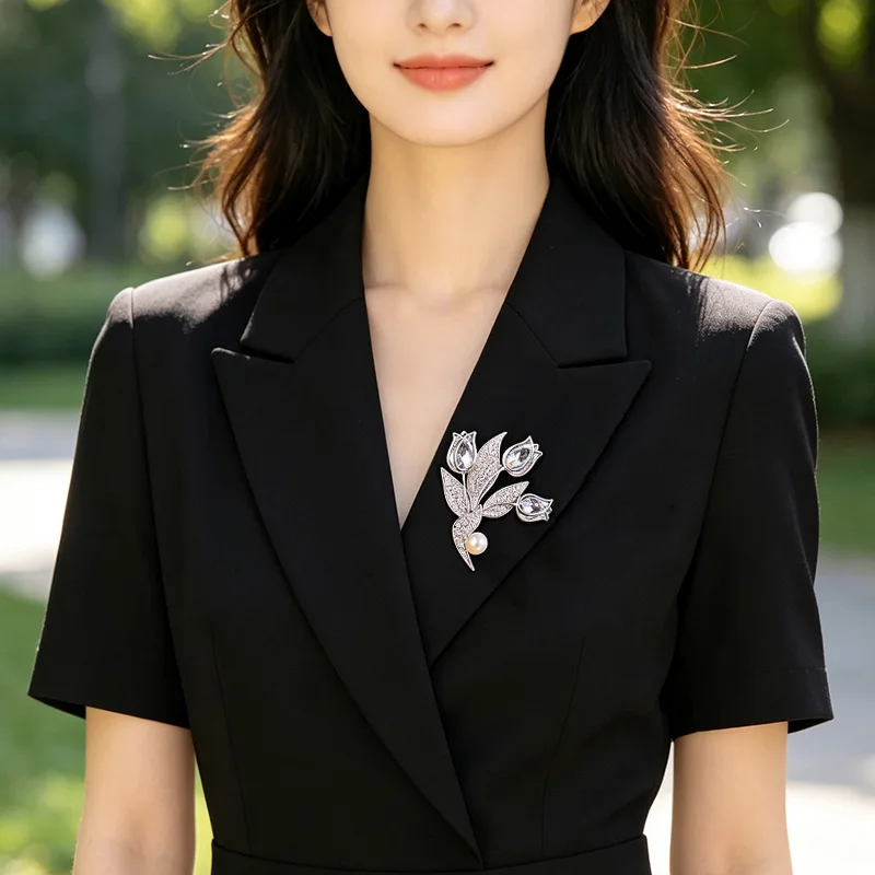 Chinese Style Gold Tulip Brooch Cubic Zirconia Pearl Lucky Auspicious Blessing Lapel Pin For Women Autumn Winter Coat Suit Gift